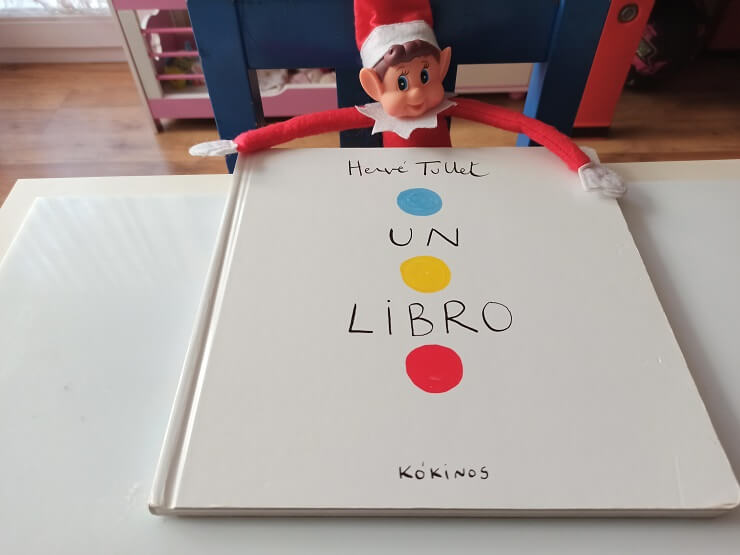 The elf on the shelf: "Un libro" de Hervé Tullet