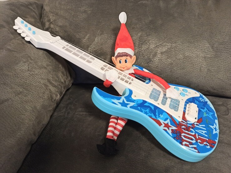 Klaus, tocando la guitarra eléctrica