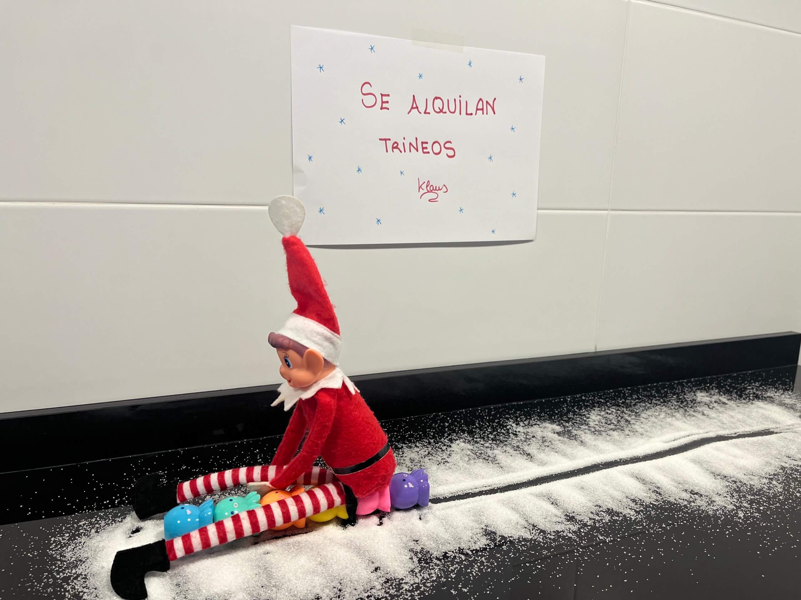 El elfo explorador en la nieve